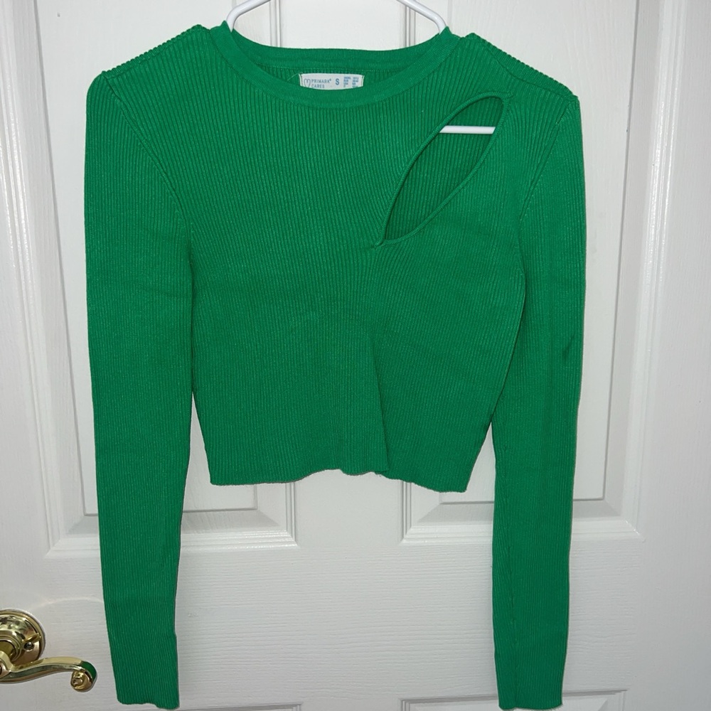 Long sleeve green shirt with cut out